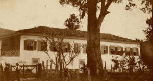05 - Lateral esquerda da casa-sede paralela à estrada para pinheiral, possivelmente década de 1940